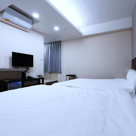 Kings Hotel Yilan Eksteriør bilde