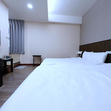 Kings Hotel Yilan Eksteriør bilde