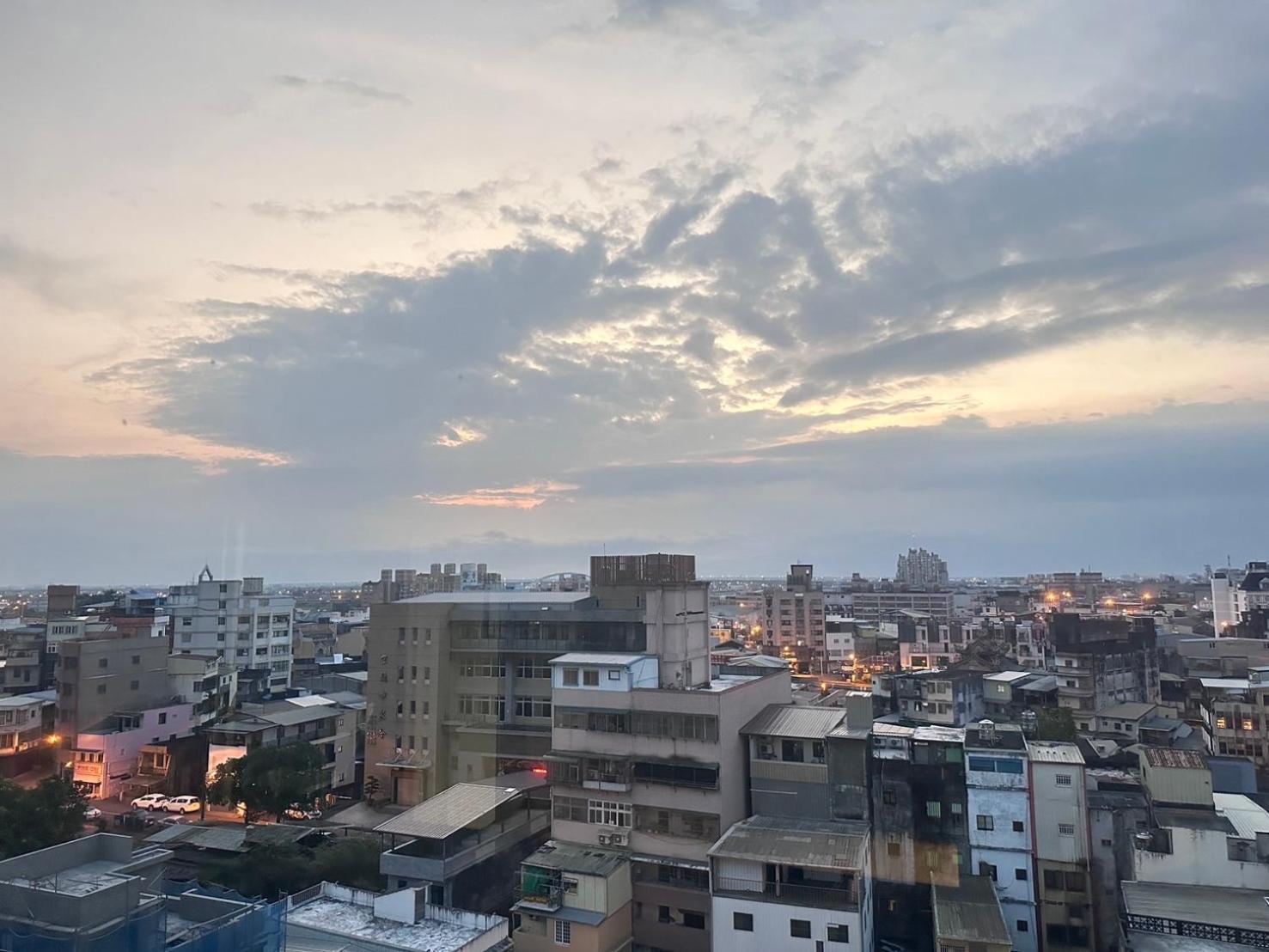 Kings Hotel Yilan Eksteriør bilde