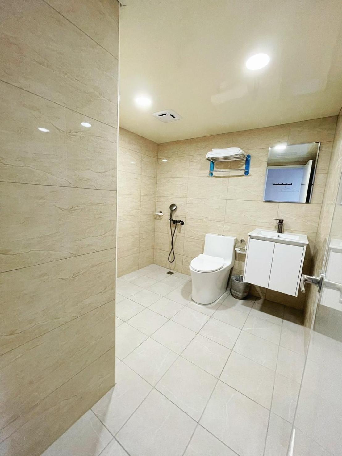 Kings Hotel Yilan Eksteriør bilde